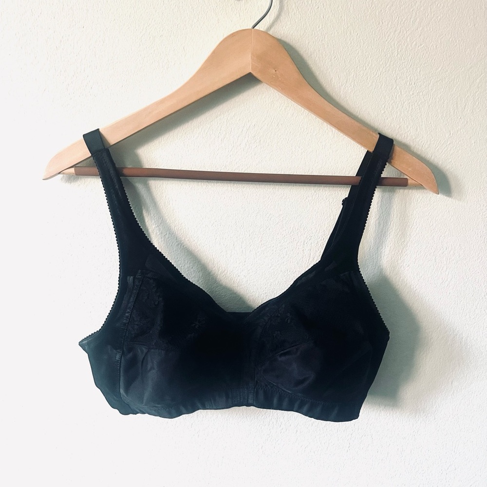 Vintage Black Bra Size 38b Sears Brand half lace eyelet closure Great Condition!